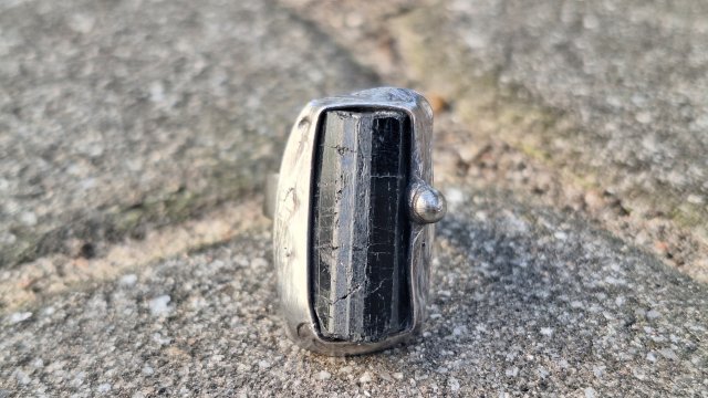 Turmalin jak węgiel - pierścionek regulowany