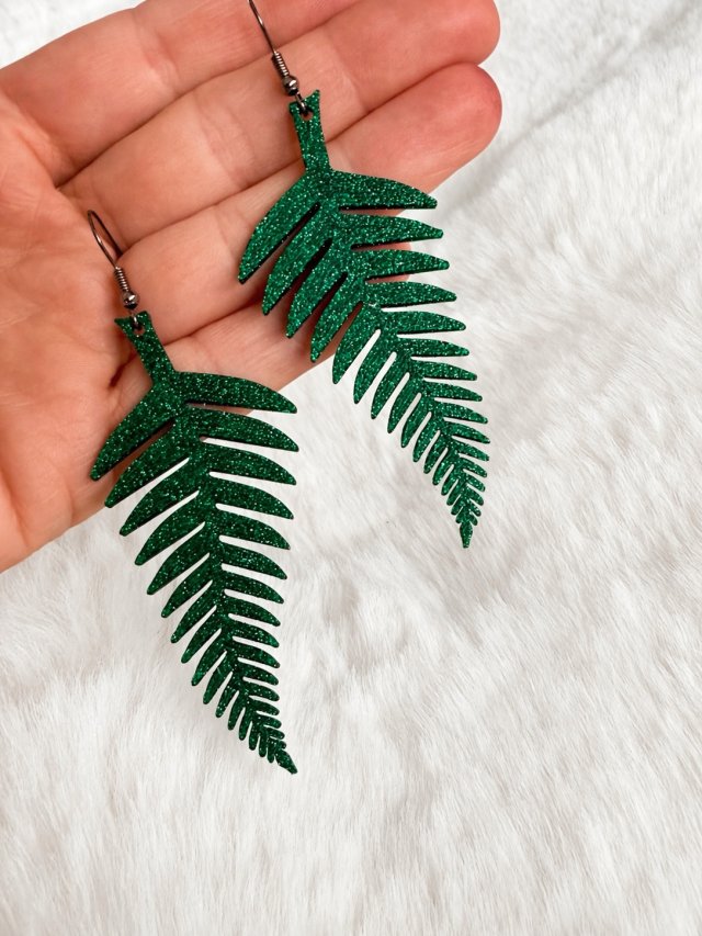 Kolczyki paproć – zielone, lekkie, inspirowane naturą