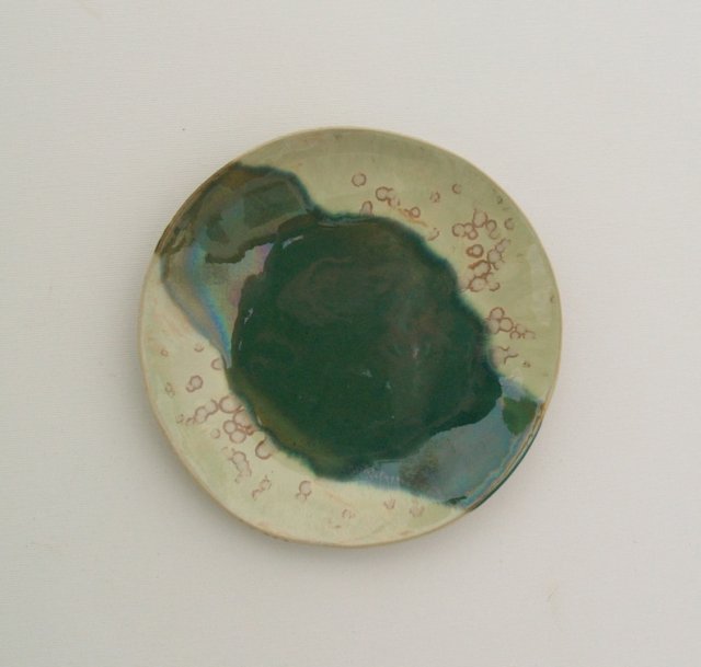 Zielony talerzyk ceramiczny