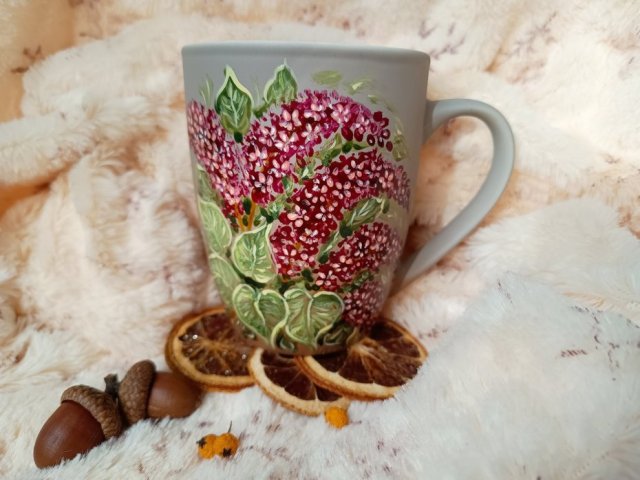 Bzy. Ręcznie malowany kubek 300 ml.