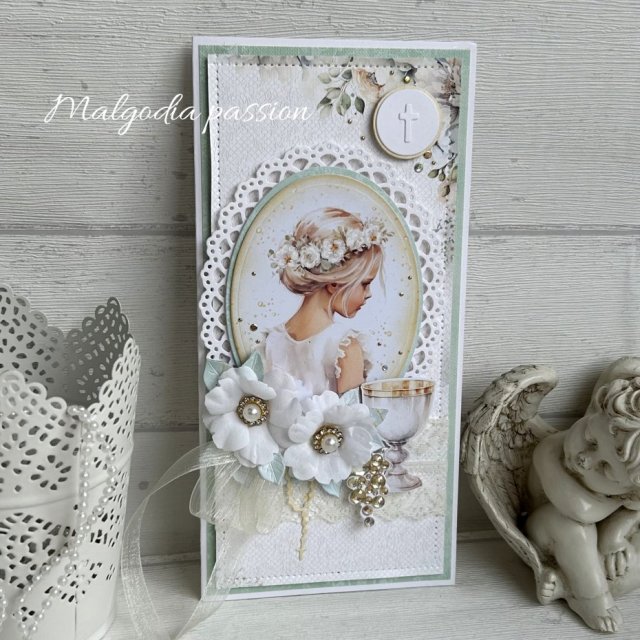 Gratulacyjna kartka w pudełku na komunię