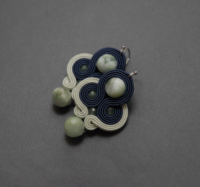 kolorowe kolczyki sutasz z angelitami pawimi