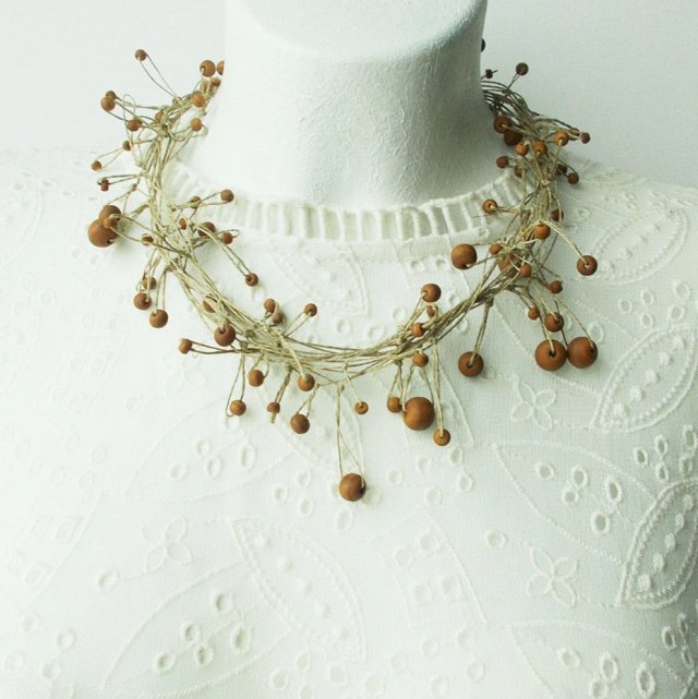 Naszyjnik Drewno na naturalnym lnie