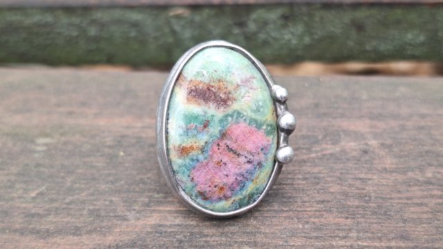 Rubin w fuksycie - pierścionek regulowany