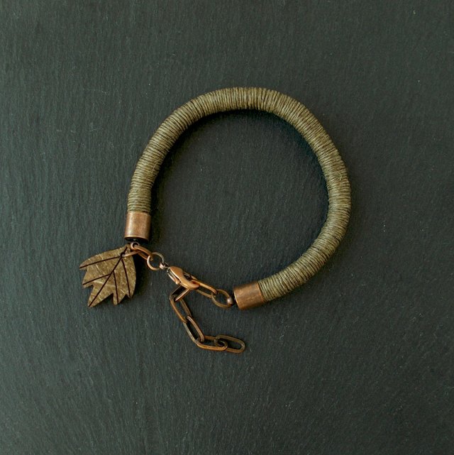 Lniana bransoletka z kokosowym liściem