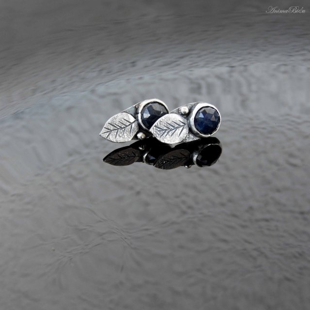 Kolczyki srebrne z szafirami wkrętki