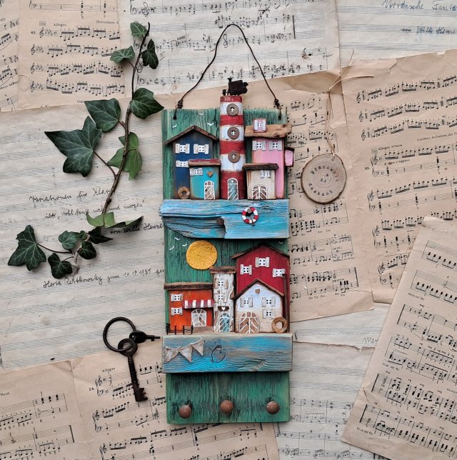 Kolorowa dekoracja wieszak z domkami