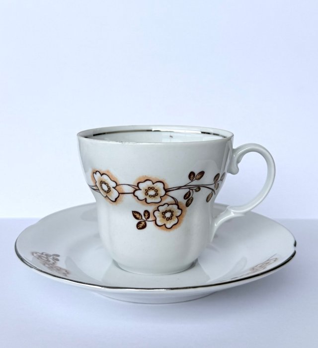 Filiżanka z podstawkiem Bogucice klasyka lat 60/70 motyw kwiatowy PRL
