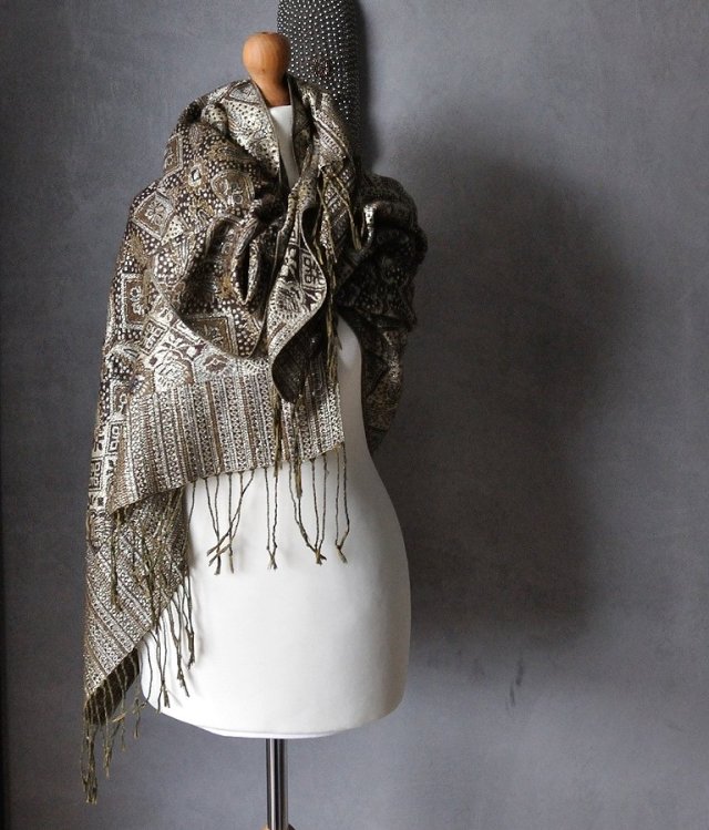 Szal etniczny złoto srebro brązy żakard frędzle