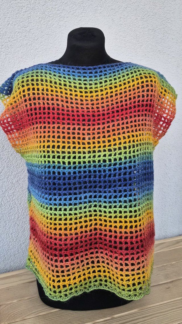 Luźna ażurowa narzutka