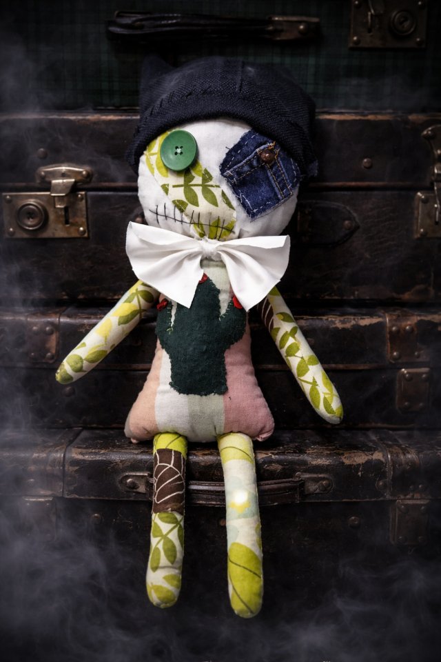 Creepy lalka z walizki