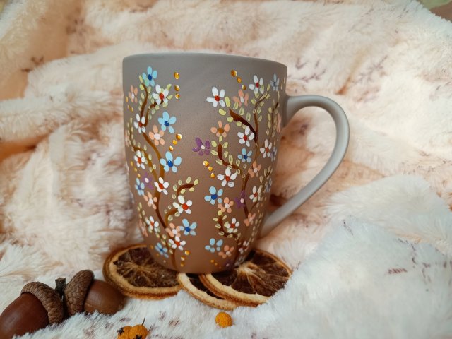 Wiosenne drzewka. Ręcznie malowany kubek 300 ml.