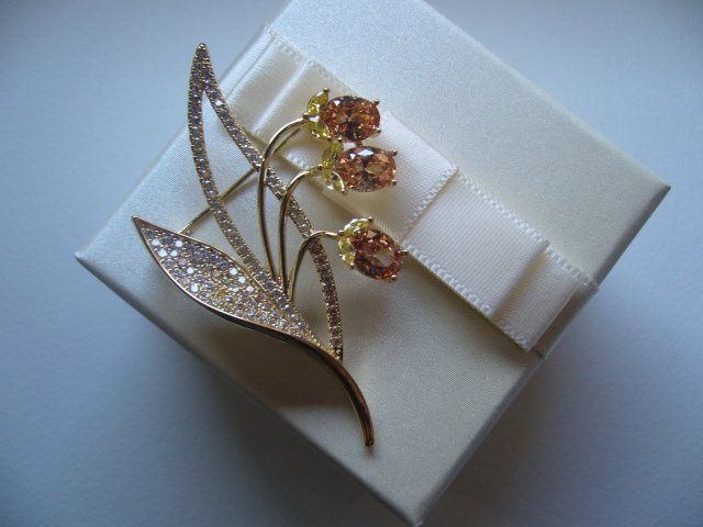 BROSZKA KWIATY NA GAŁĄZCE