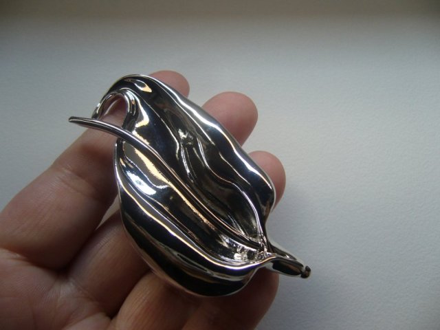 BROSZKA LILIA STAL NIERDZEWNA