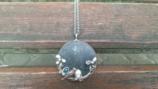 Ptak w ogródku nocą - wisiorek