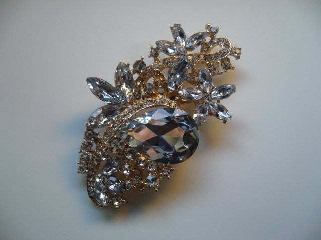 ELEGANCKA KRYSZTAŁOWA BROSZKA WISIOR