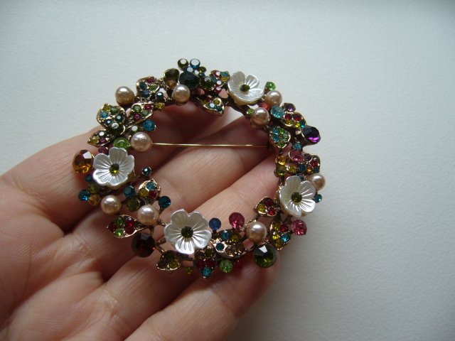 BROSZKA WISIOR KRYSZTAŁOWA ROZETA