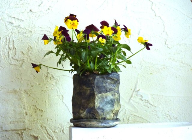 ŚLADY NATURY_doniczka handmade_surowa forma