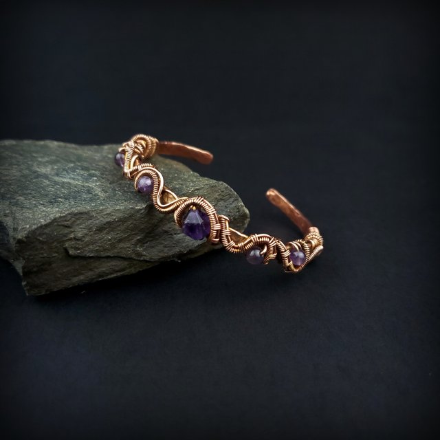 Miedziana bransoleta mankietowa z ametystem