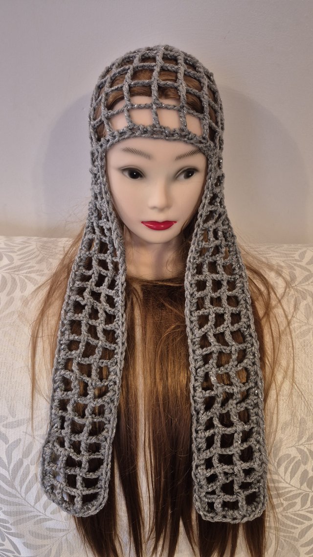 Ręcznie robiony czepiec– unikatowy dodatek w stylu boho/avant-garde