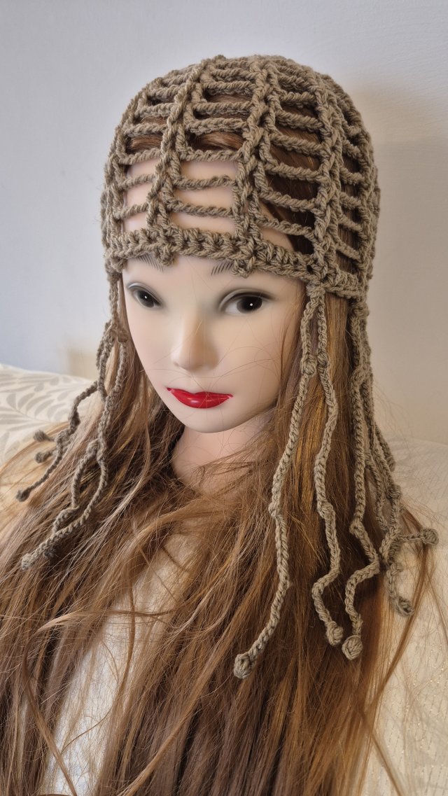 Beżowa czapka ażurowa HANDMADE