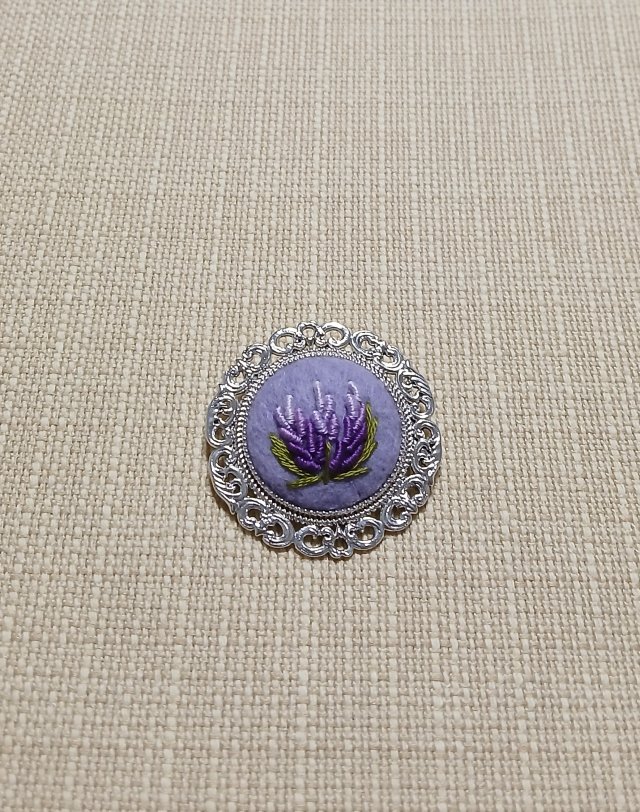 Ręcznie haftowana broszka  DLA NATALII