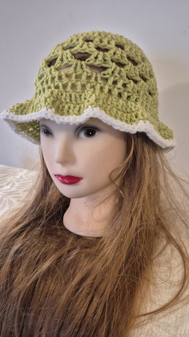 Ręcznie robiony kapelusz typu Bucket Hat