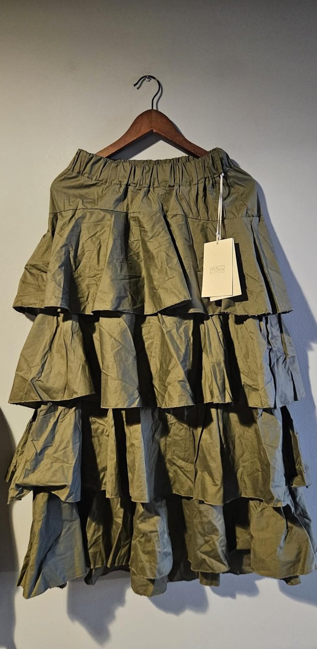 Awangardowa spódnica z falbanami /rundholz/yamamoto