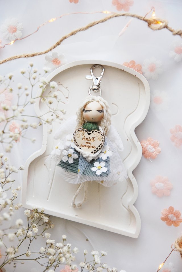 Makramowy breloczek Anioł Stróż zielony | Brelok aniołek na prezent