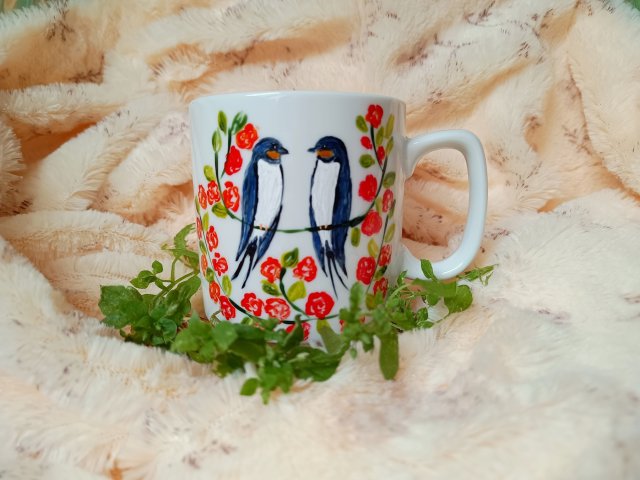 Jaskółki i róże ręcznie malowany kubek 270 ml