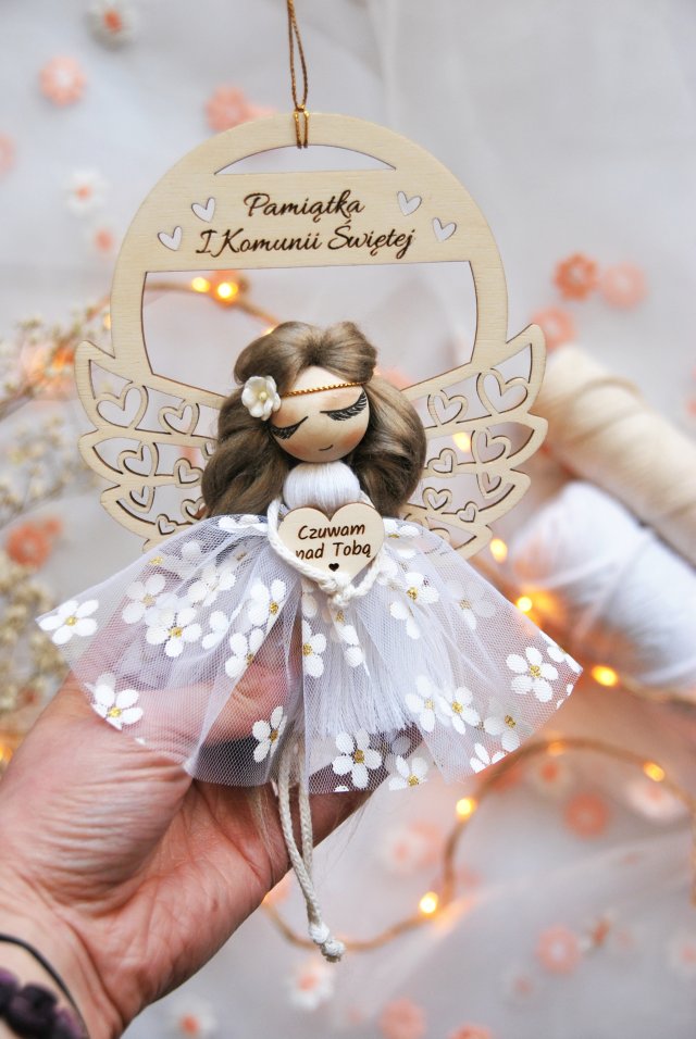 Pamiątka Pierwszej Komunii - aniołek na obręczy | Pakowanie na prezent