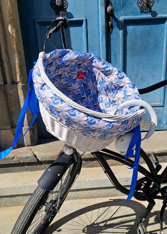 koszyk wiklinowy  + wkład WIOSENNY SWETER wodoodporny