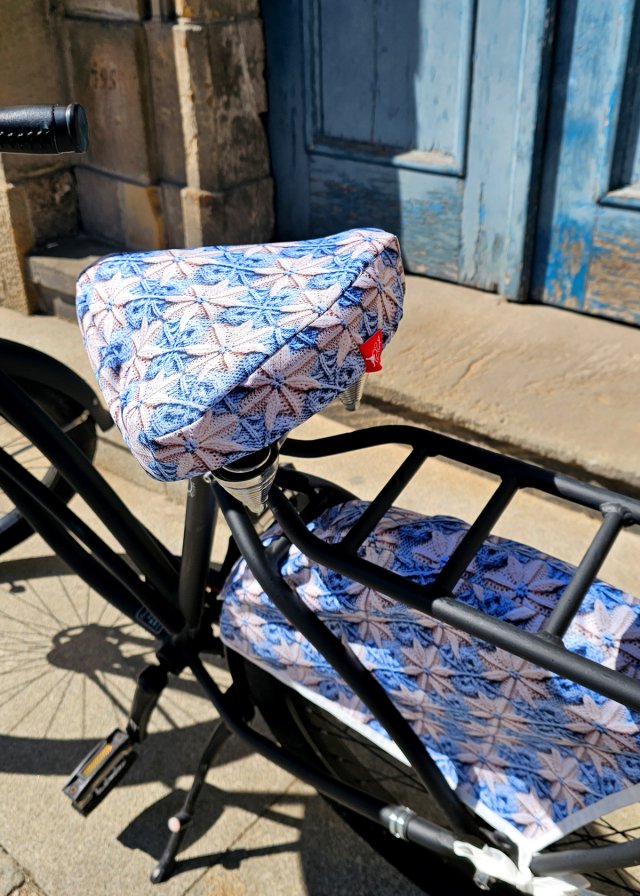 pokrowiec na siodełko  WIOSENNY SWETER wodoodporny