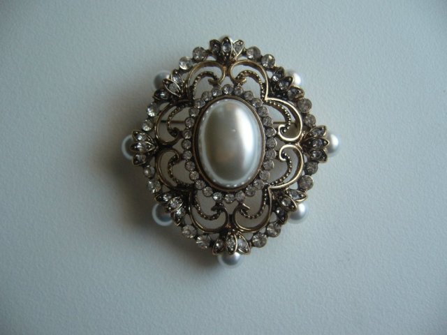 BROSZA W STYLU WIKTORIAŃSKIM