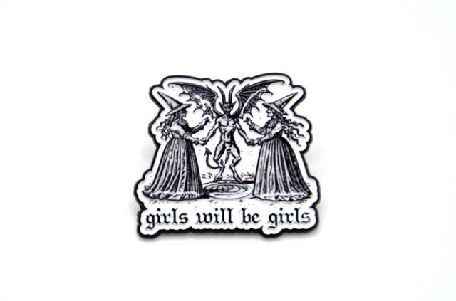 Pin broszka black white czarownice