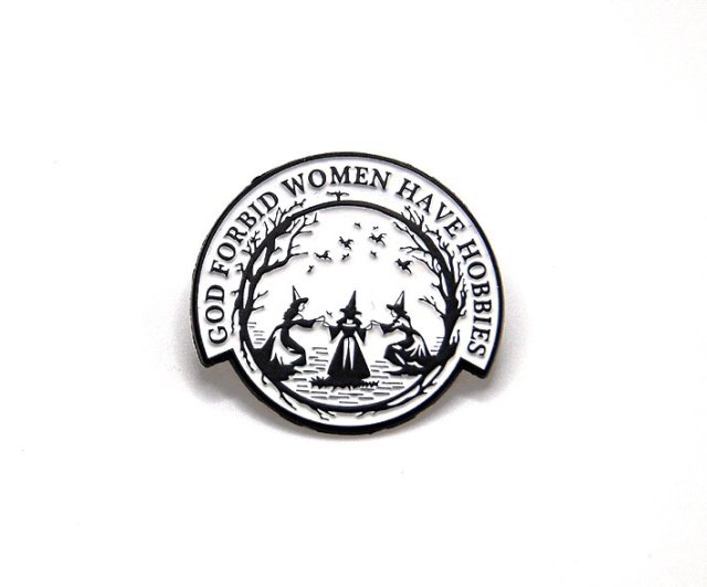 Pin broszka black white czarownice