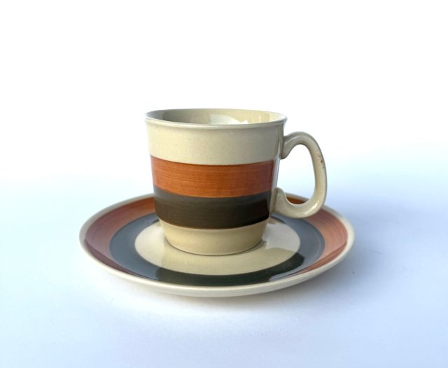 Filiżanka ze spodkiem Pruszków vintage pasy brąz oliwka beż PRL Polska