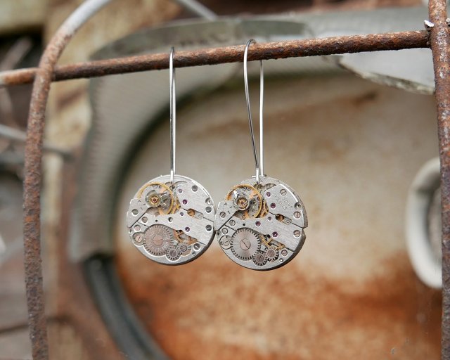 Mechaniczne kolczyki 141