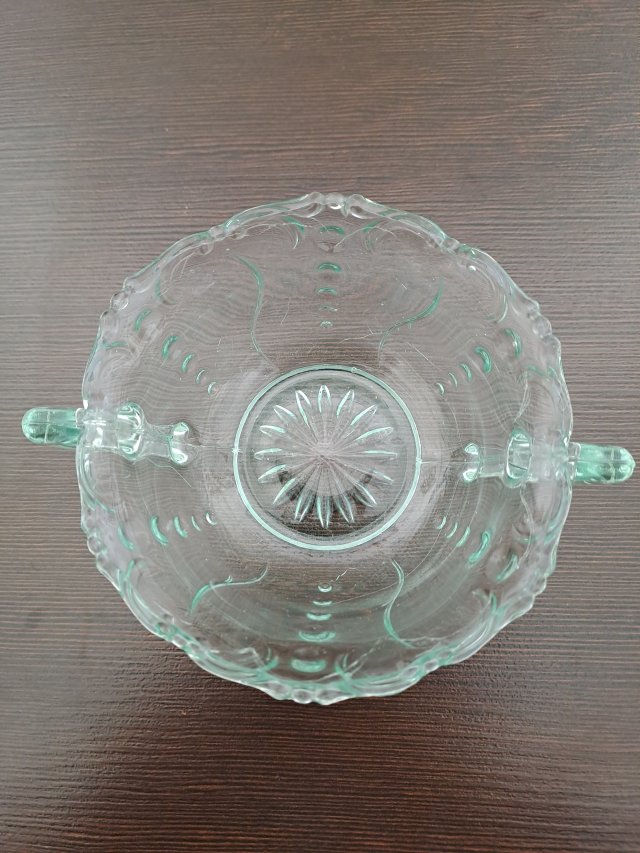 Szklana cukierniczka