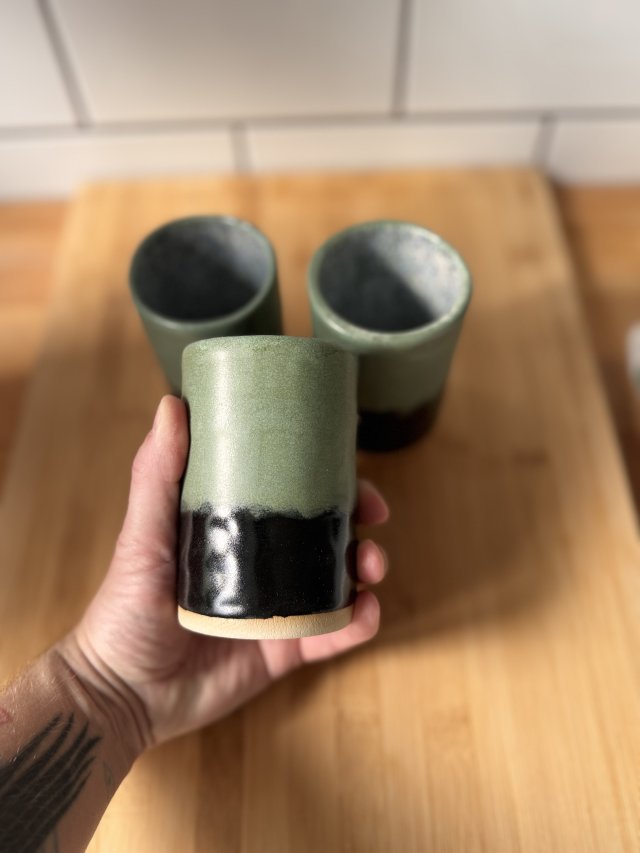 Ręcznie wykonany kubek ceramiczny