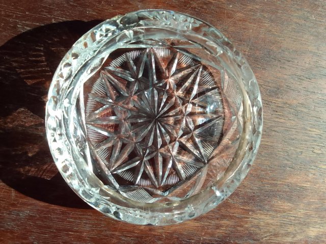 vintage Kryształowa Popielniczka – Klasyka z Precyzyjnym Szlifem Starburst