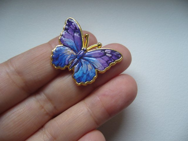 METALOWA EMALIOWANA PIN PRZYPINKA BROSZKA MOTYL MOTYLEK