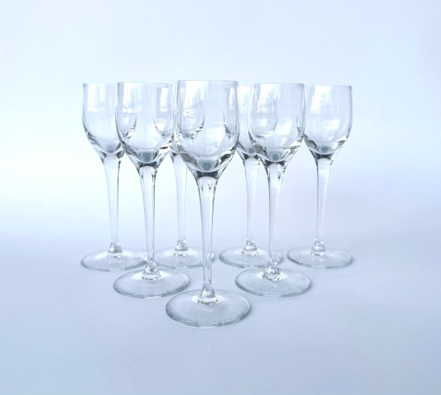 Smukłe kieliszki do nalewek na wysokiej nóżce lata 70/80 zestaw 7 sztuk vintage retro home