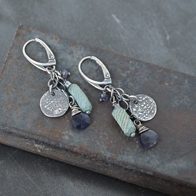 Kolczyki ze szkłem antycznym i iolitem