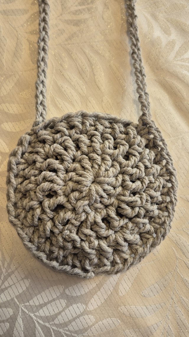 Ręcznie robiona torebka na szyję – Circular Grey – Bawełna z recyklingu