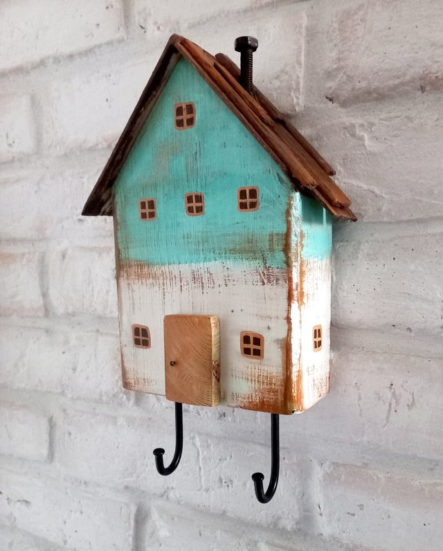 Drewniany wieszak " Domek " w  stylu rustykalnym