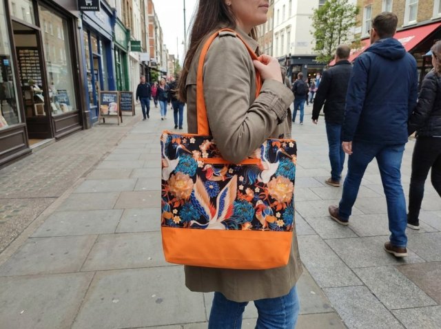 Torebka codzienna typu tote w żurawie