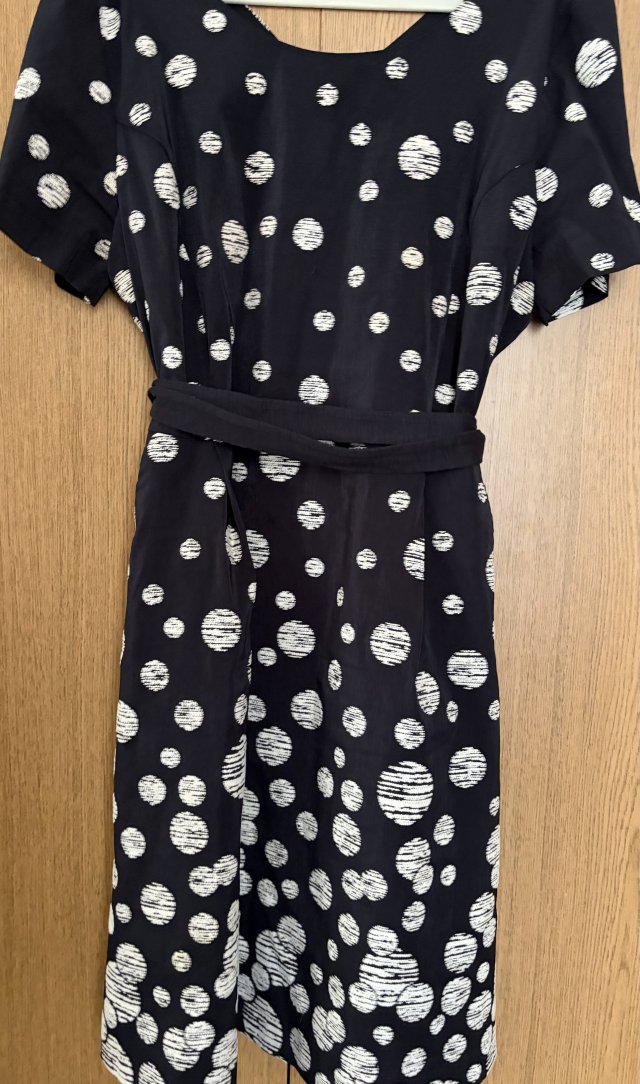 FIRMOWA Elegancka wizytowa  Black and White sukienka z krótkimi rękawami