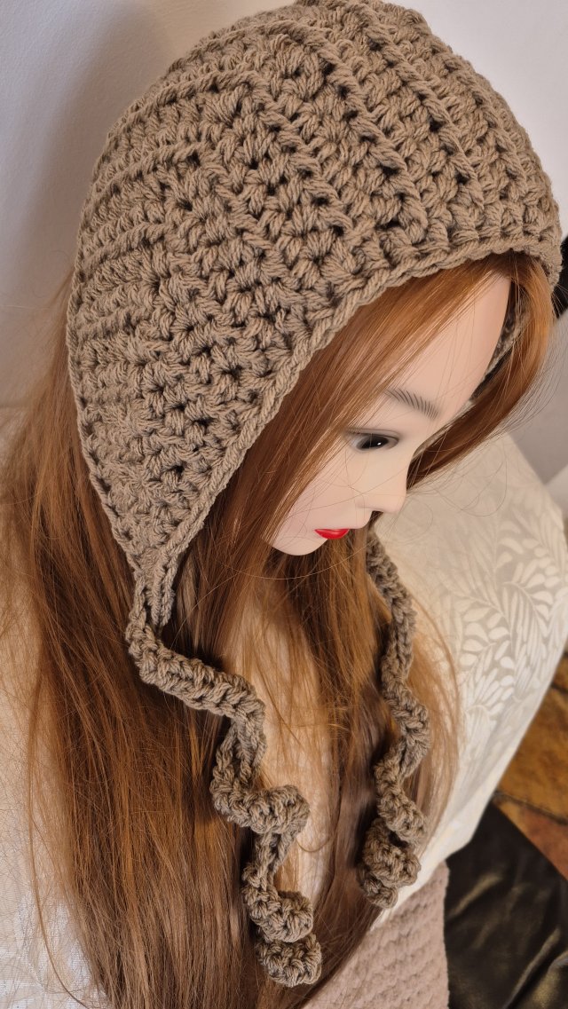 Ręcznie robiony kapturek typu bonnet | Beżowy| Crochet