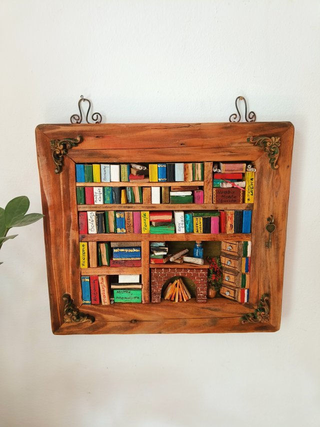 Biblioteczka z drewna